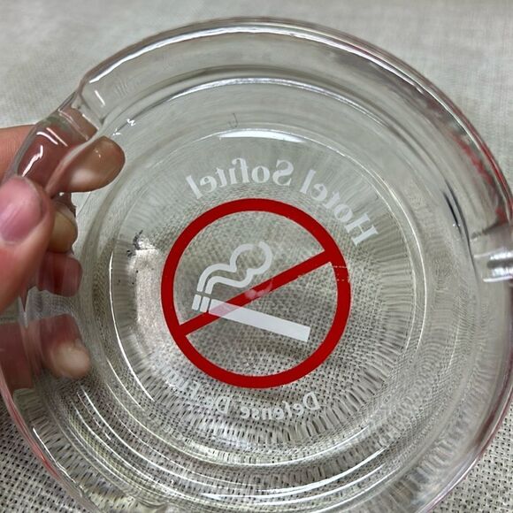 Three-piece bundle foreign European advertising ashtrays - Picture 3 of 8